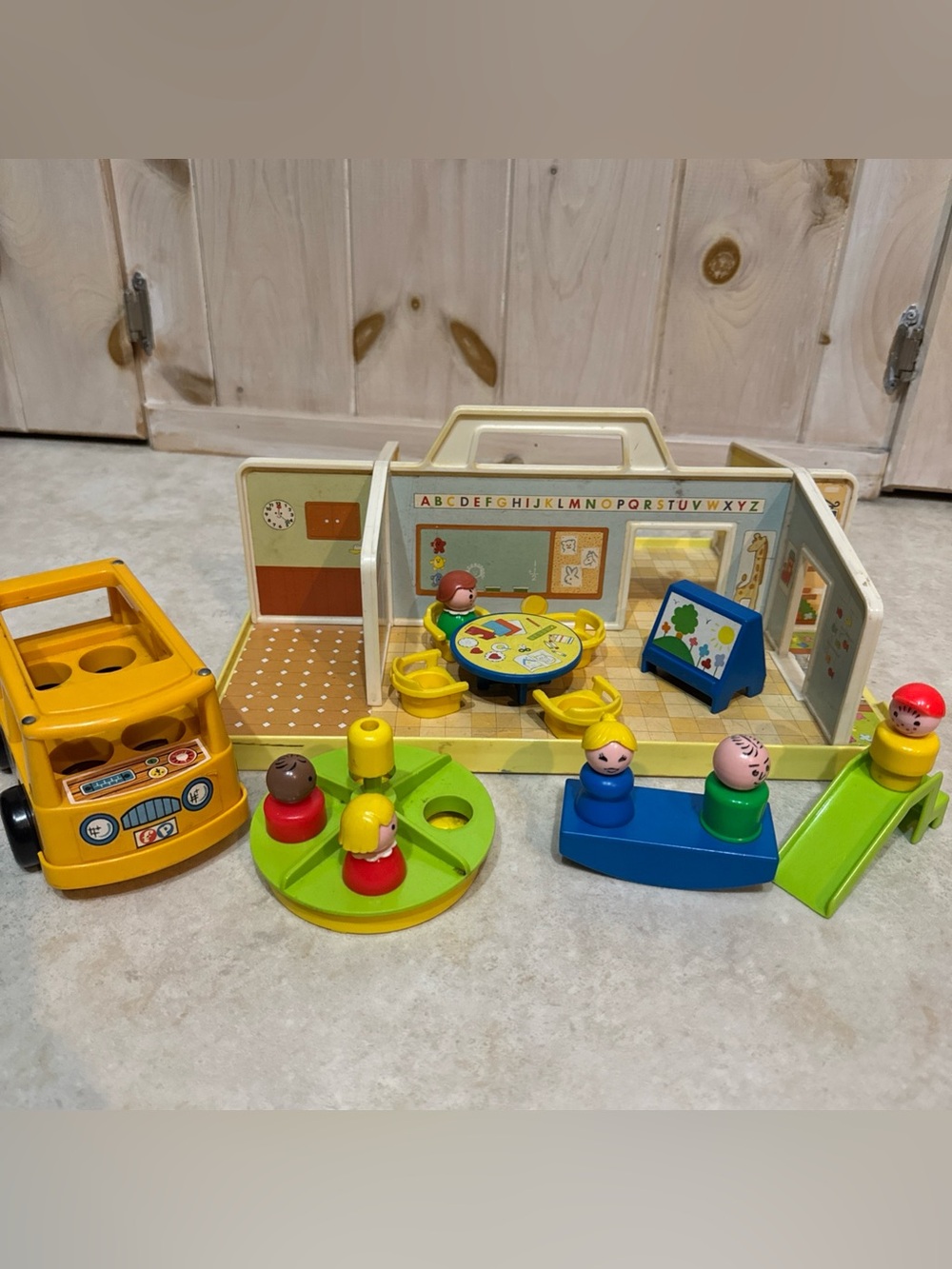 Vintage Fisher Price Little People Family Play Nursery School #929 with BUS